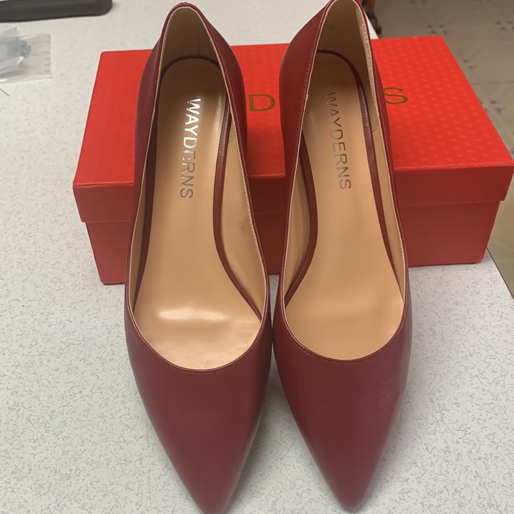 Wayderns Dark Red Pumps